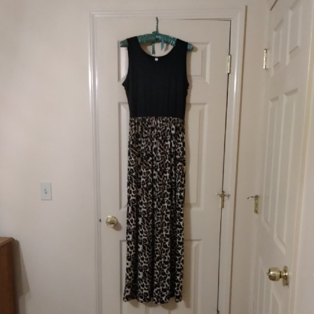 Sleeveless Black & Leopard Print Maxi Dress